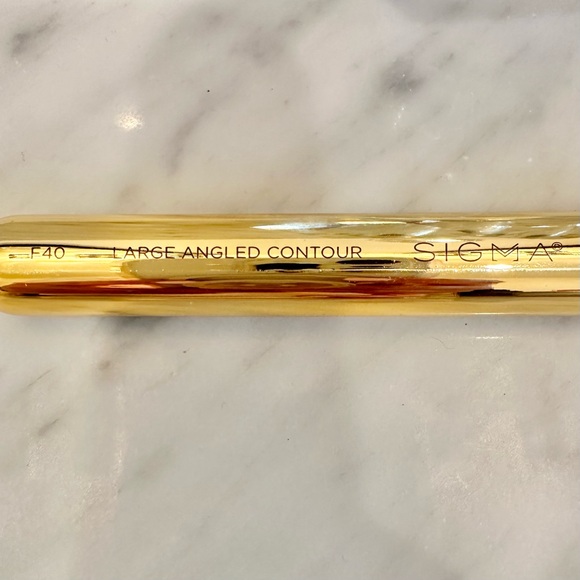 2/$12 * Sigma Large Angled Contour Brush - Picture 3 of 7